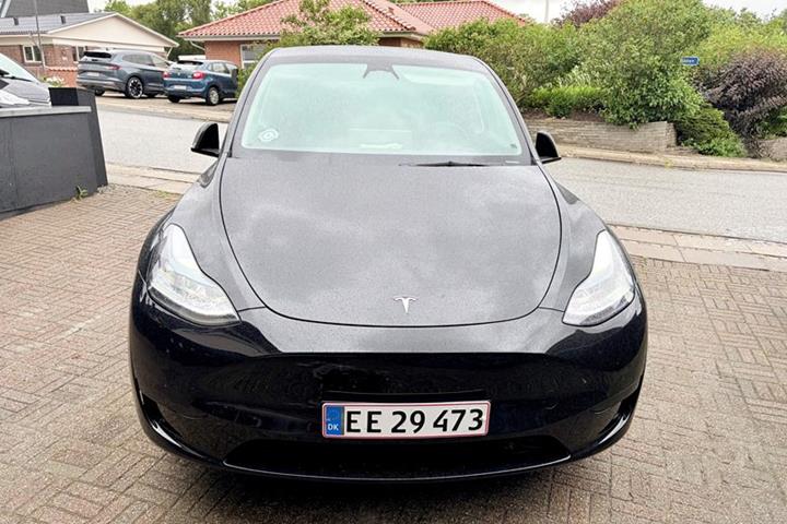 undefined Tesla Model Y fra 2023