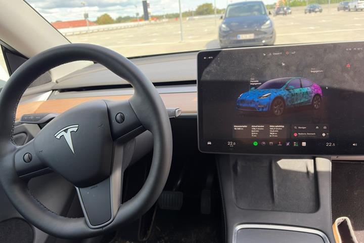 undefined Tesla Model Y fra 2025