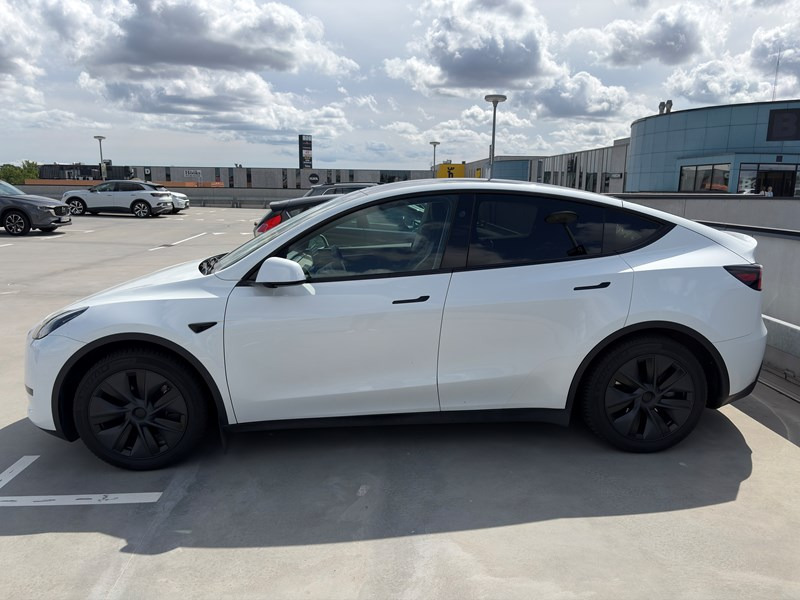 undefined Tesla Model Y fra 2025