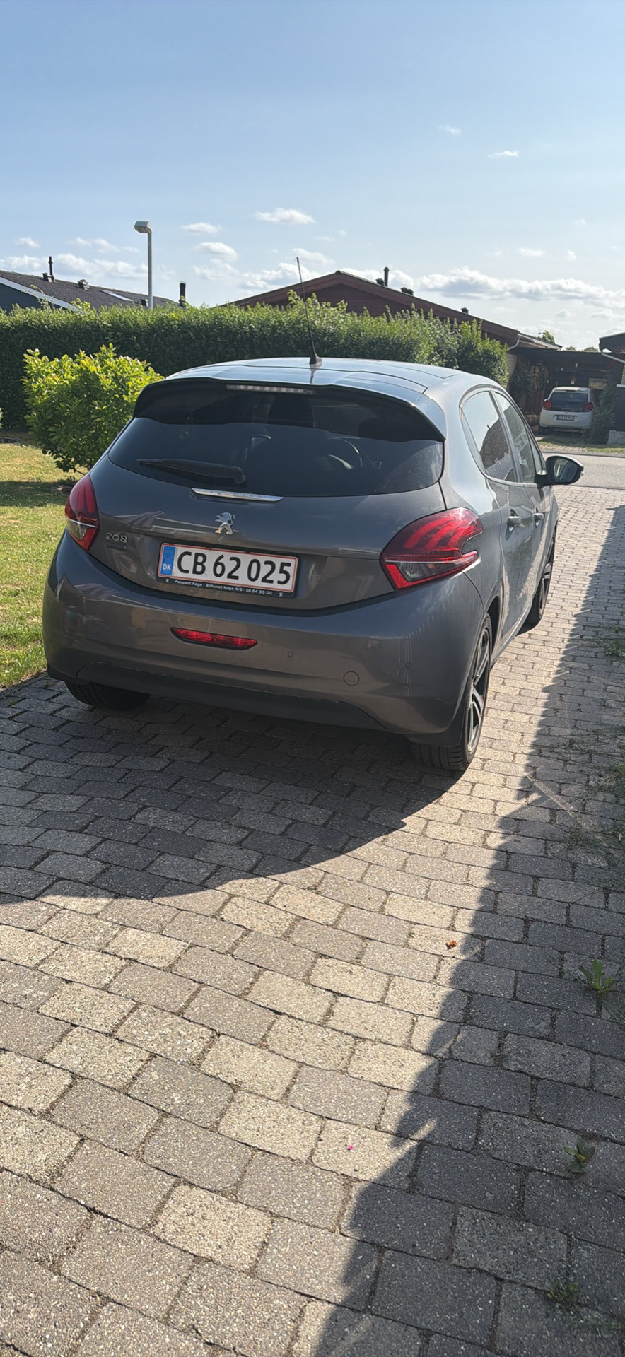 Grå Peugeot 208 fra 2018