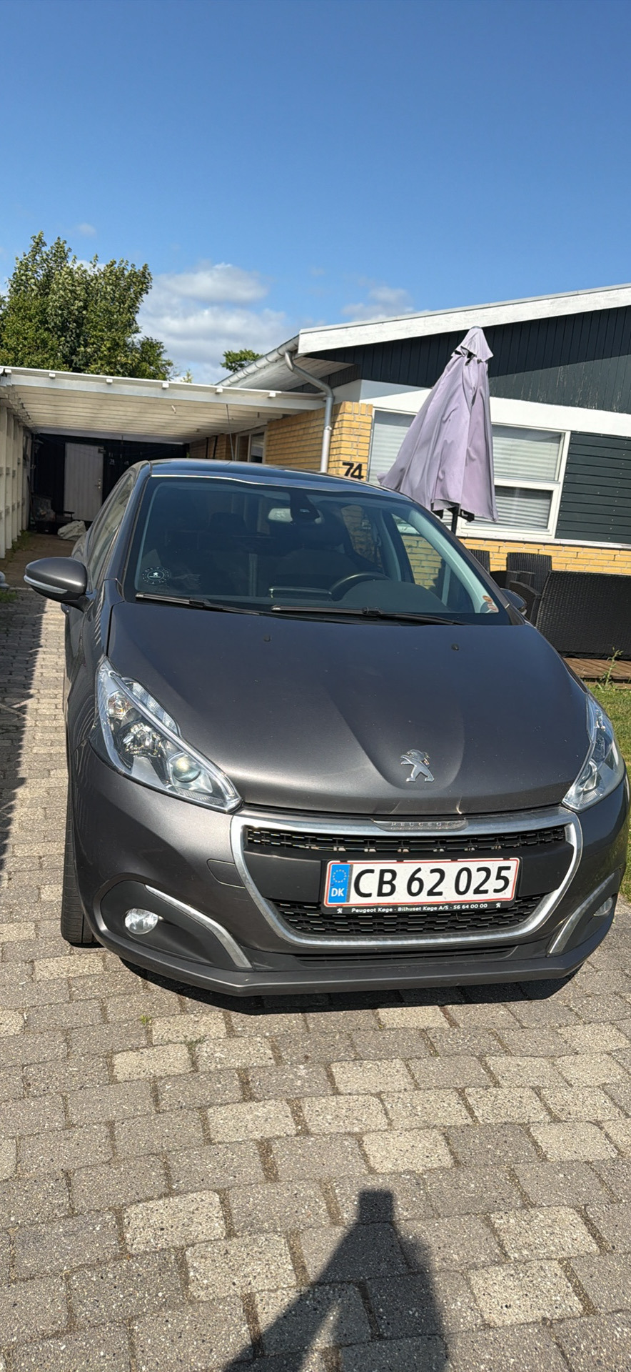 Grå Peugeot 208 fra 2018