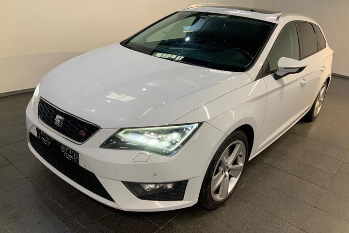 Hvid Seat Leon fra 2016 set udefra