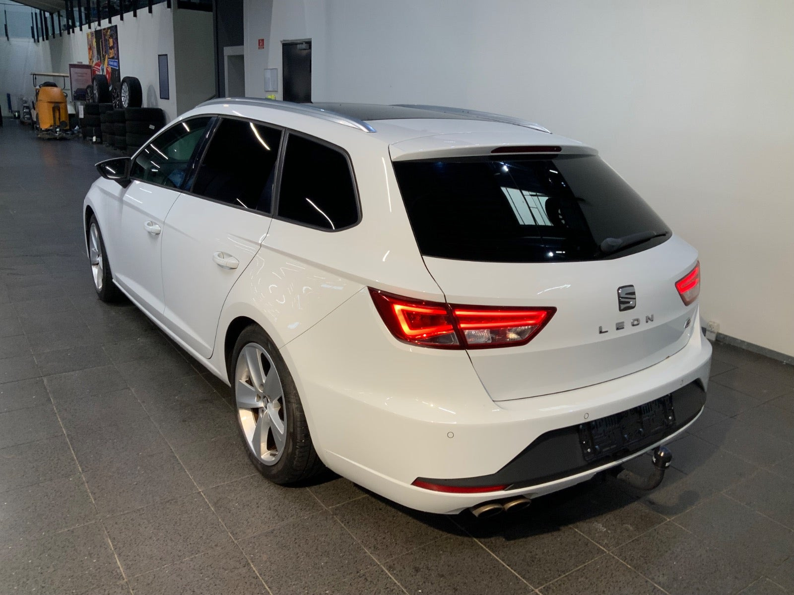 Hvid Seat Leon fra 2016