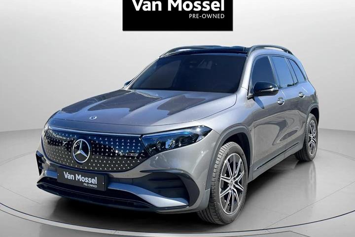 Grå Mercedes EQB 300 fra 2024 set udefra