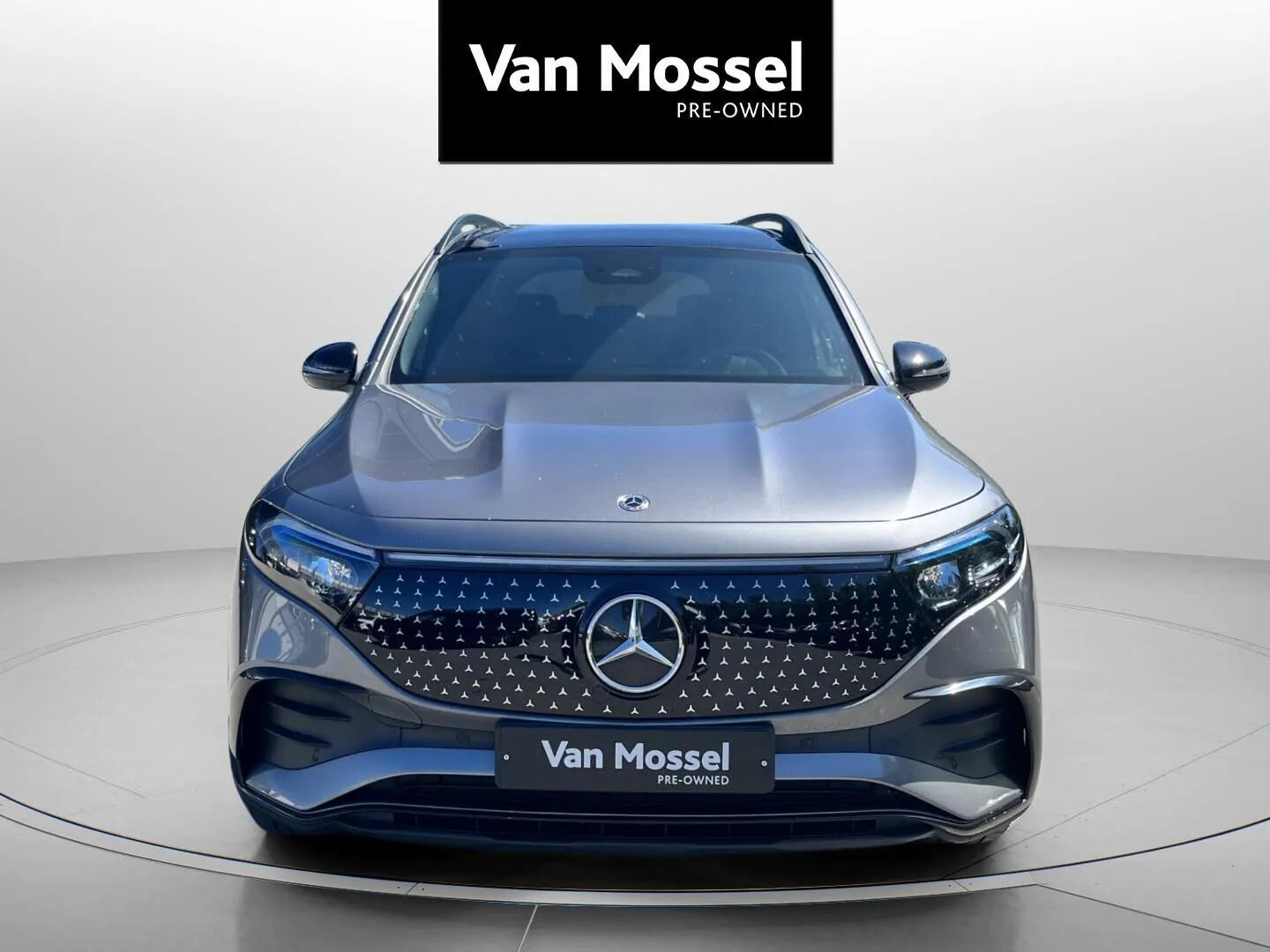 Grå Mercedes EQB 300 fra 2024