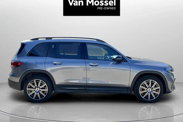 Grå Mercedes EQB 300 fra 2024