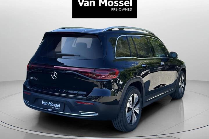 Sort Mercedes EQB 250+ fra 2025