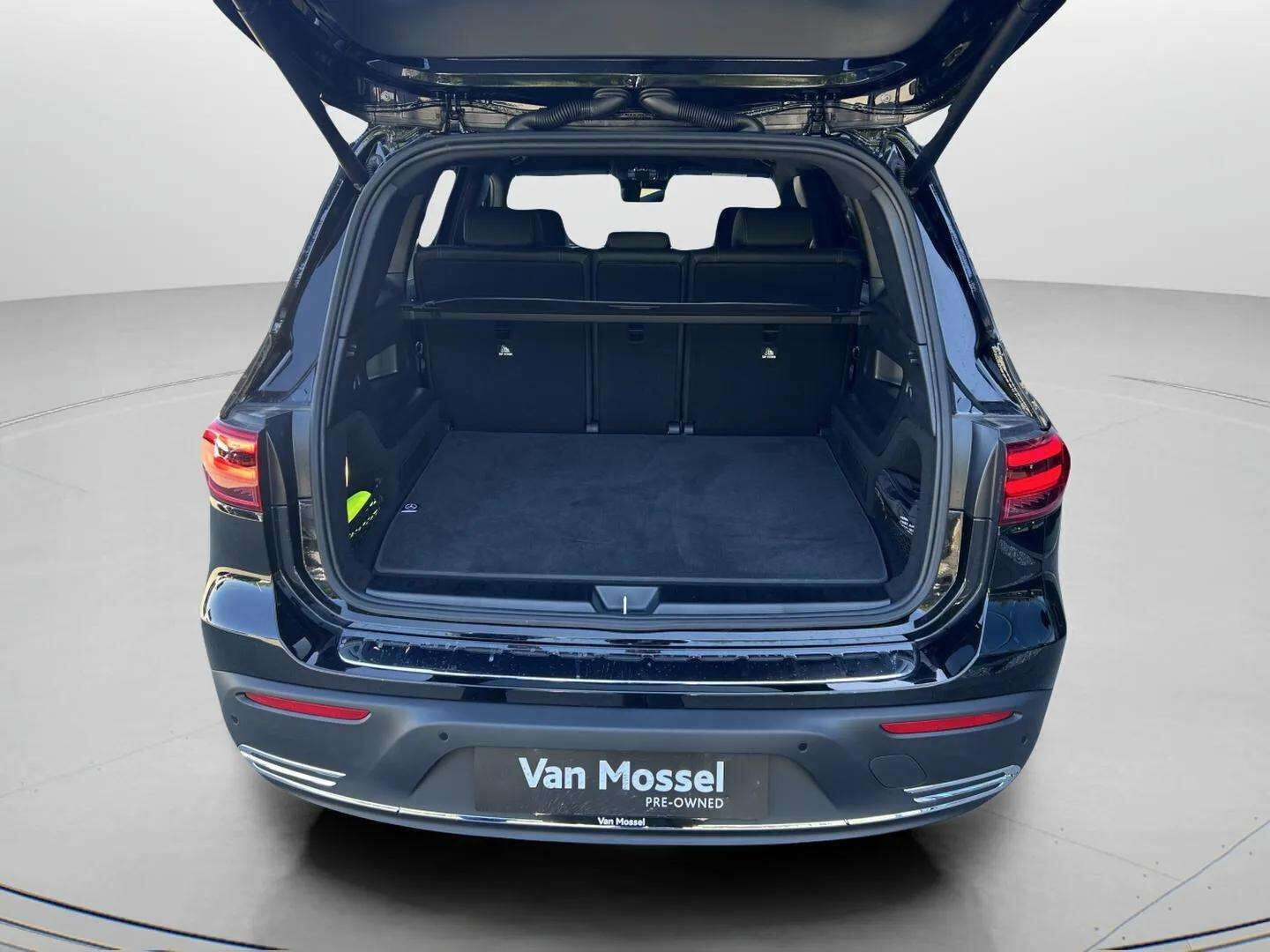 Sort Mercedes EQB 250+ fra 2025
