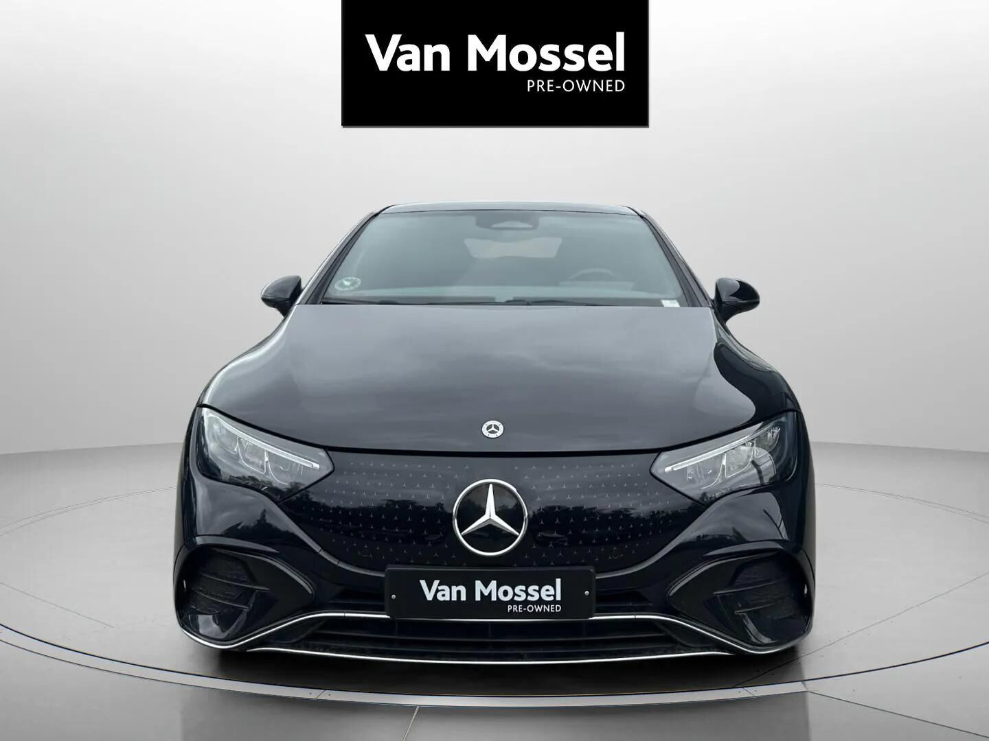 Grå Mercedes EQE 350 fra 2023