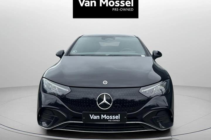 Grå Mercedes EQE 350 fra 2023