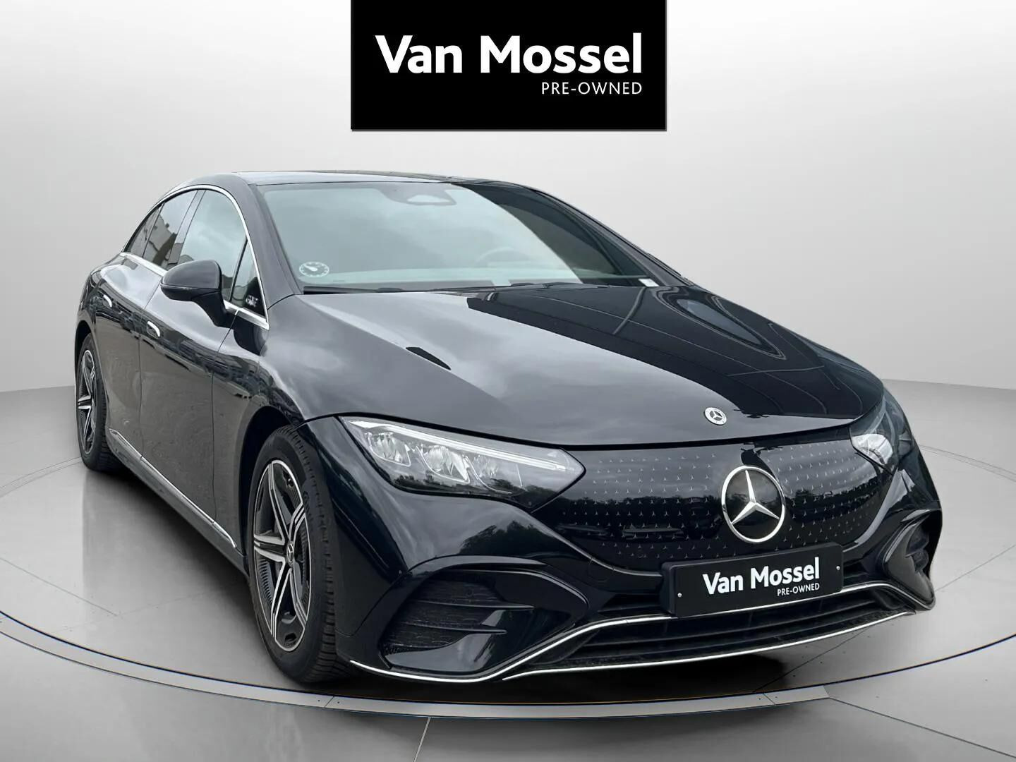 Grå Mercedes EQE 350 fra 2023