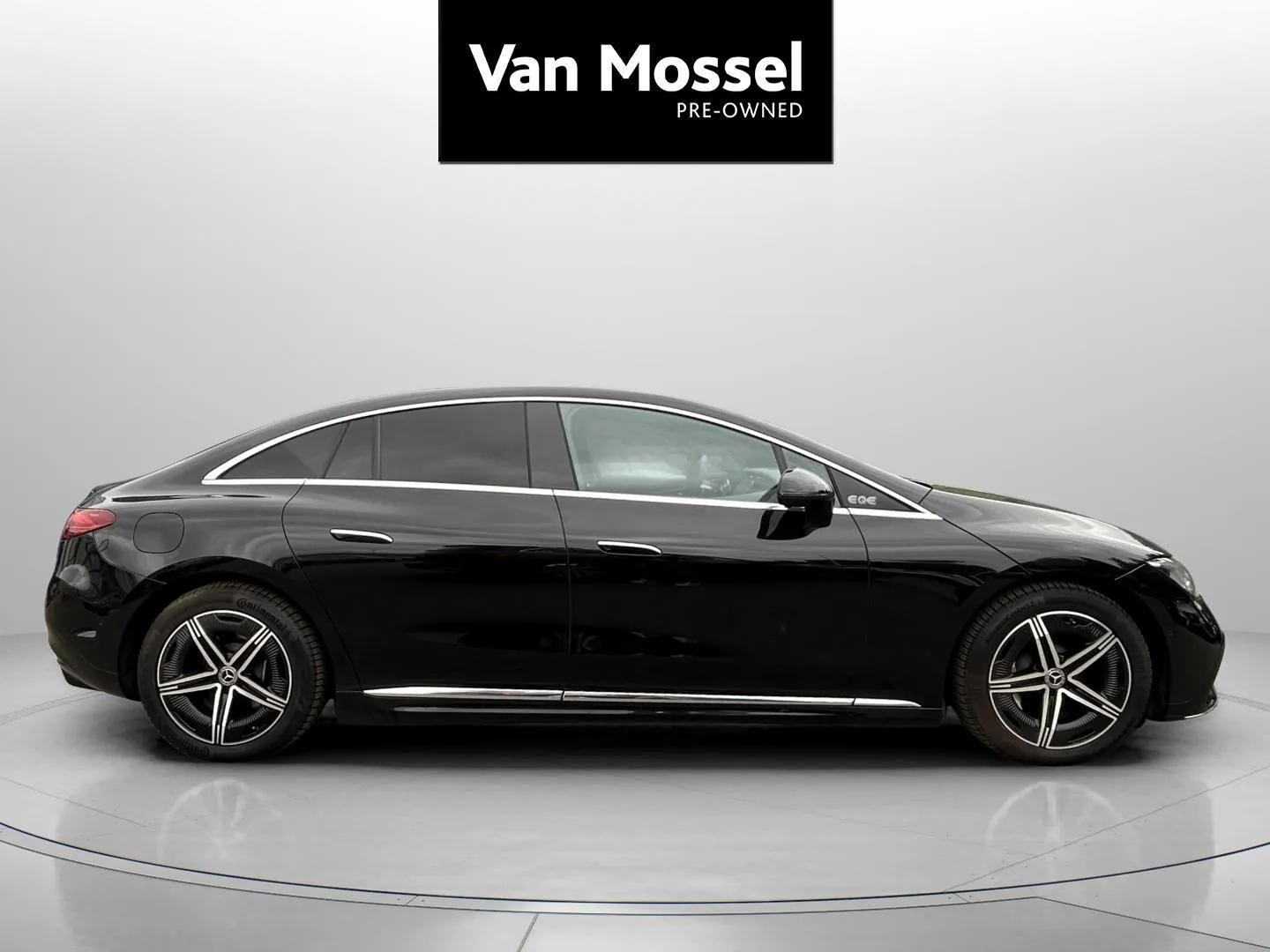 Grå Mercedes EQE 350 fra 2023