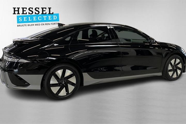 Blå Hyundai Ioniq 6 fra 2023