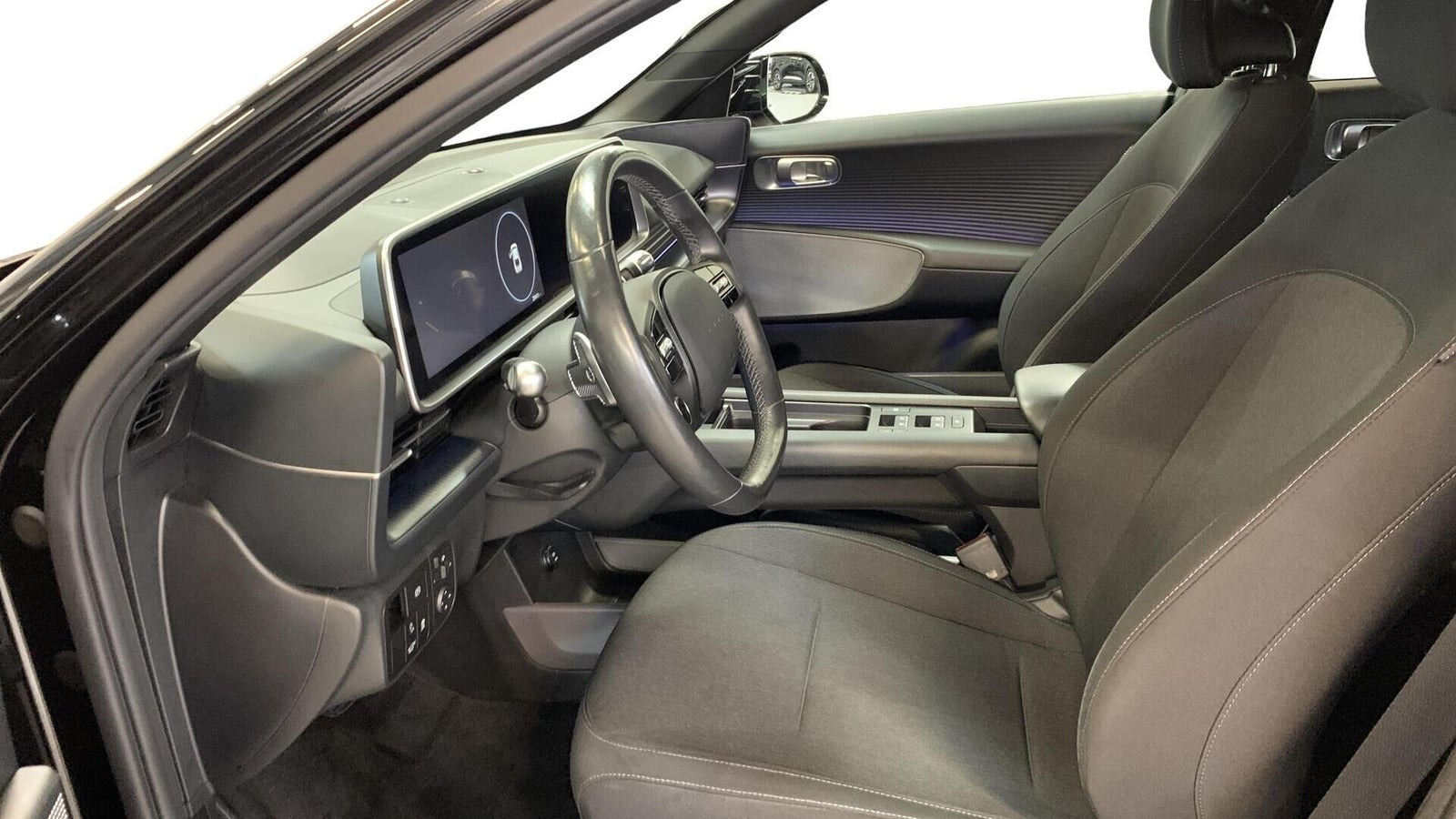 Blå Hyundai Ioniq 6 fra 2023