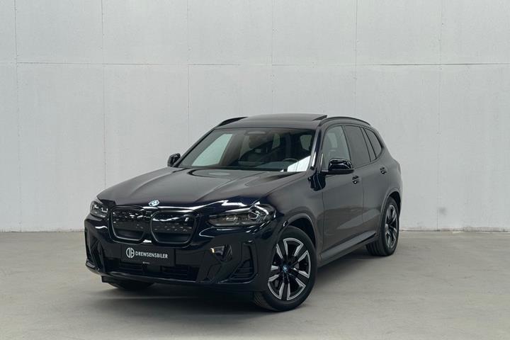 Sort BMW iX3 fra 2022 set udefra