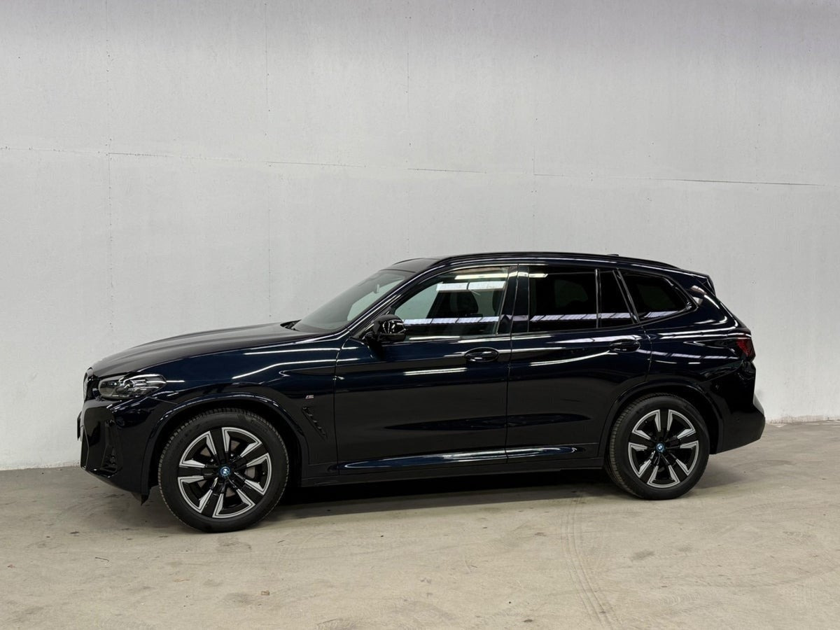 Sort BMW iX3 fra 2022