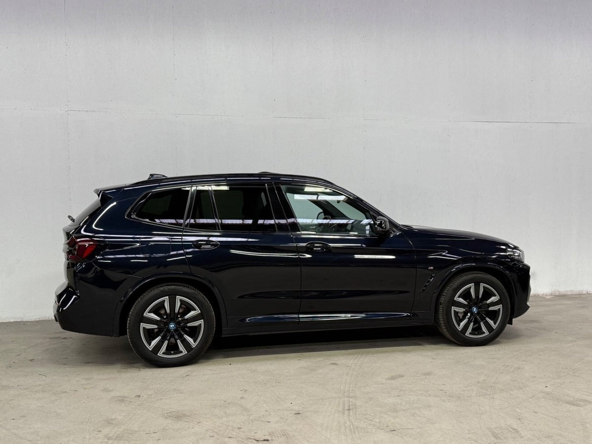 Sort BMW iX3 fra 2022