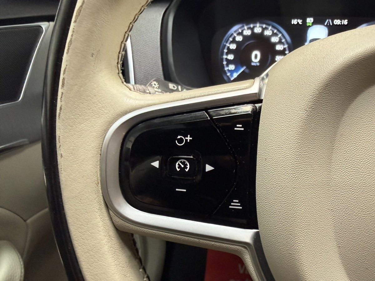 Blå Volvo XC90 fra 2020