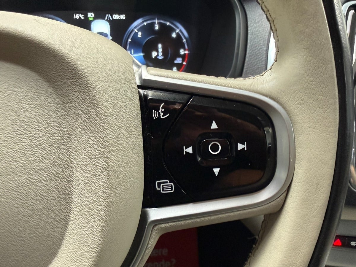 Blå Volvo XC90 fra 2020