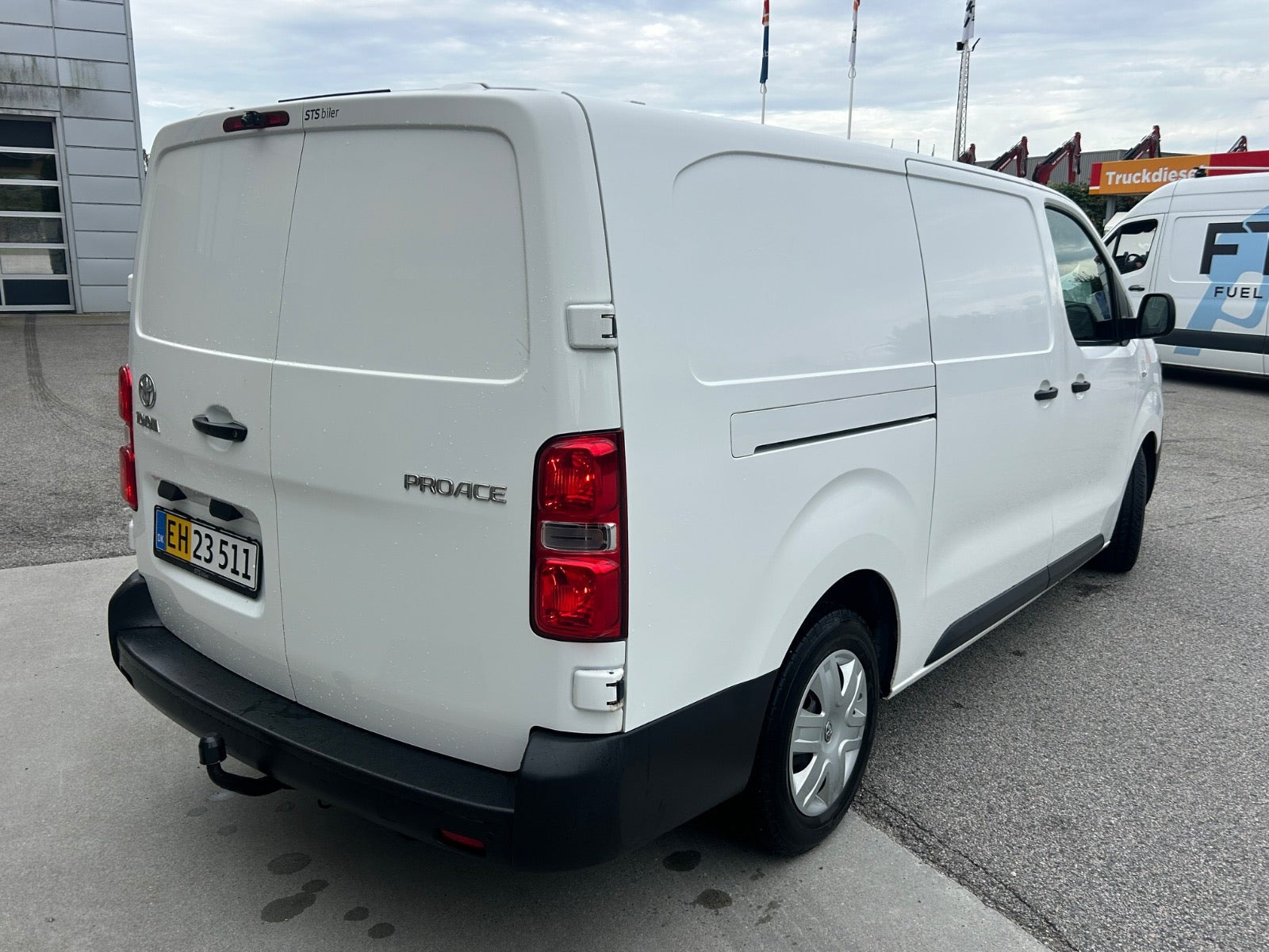 Hvid Toyota ProAce fra 2020