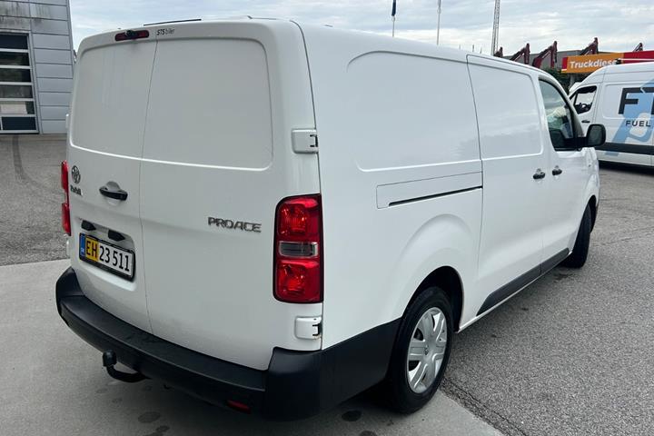 Hvid Toyota ProAce fra 2020