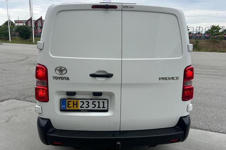 Hvid Toyota ProAce fra 2020