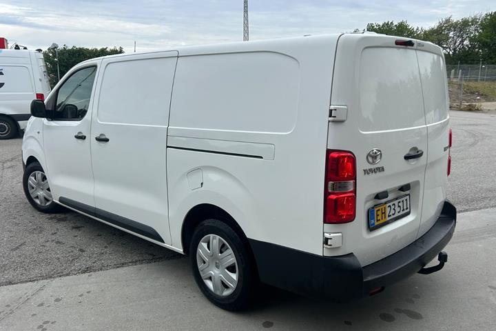 Hvid Toyota ProAce fra 2020