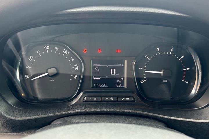 Hvid Toyota ProAce fra 2020