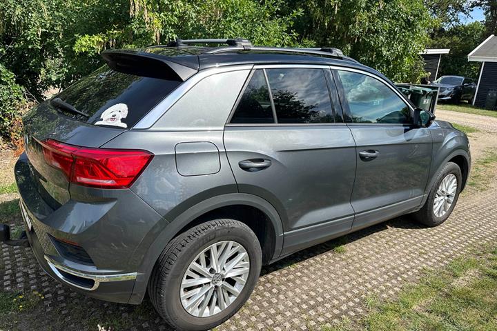 Grå VW T-Roc fra 2020