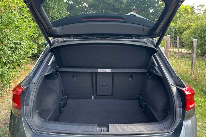 Grå VW T-Roc fra 2020