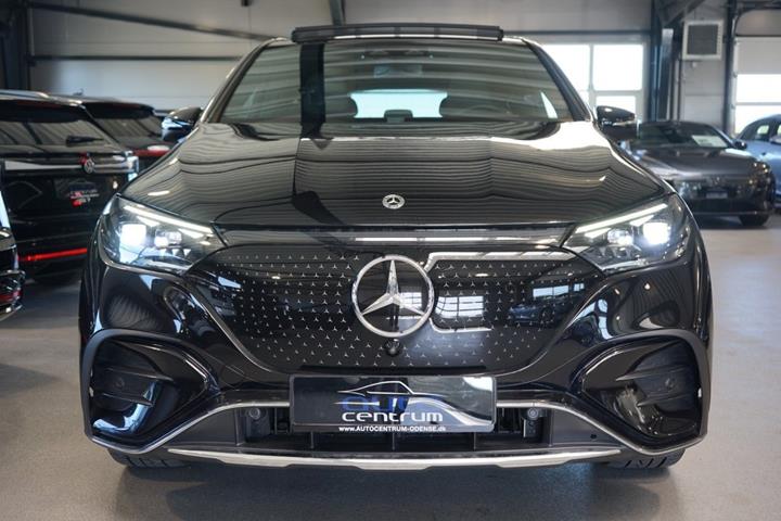 Sort Mercedes EQE350 SUV fra 2023