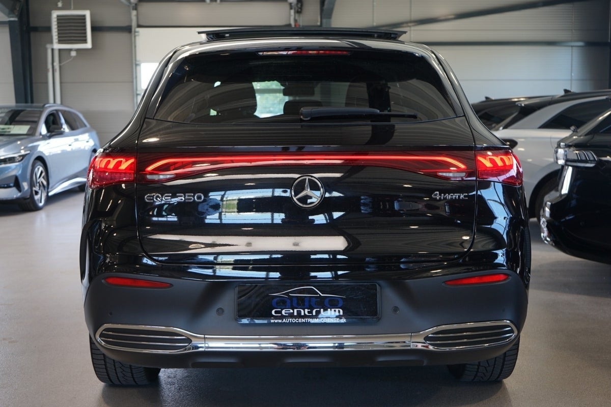 Sort Mercedes EQE350 SUV fra 2023