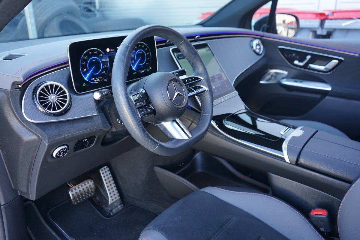 Sort Mercedes EQE350 SUV fra 2023