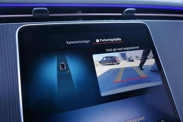 Sort Mercedes EQE350 SUV fra 2023