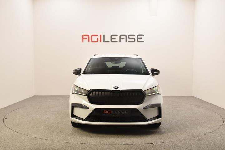 Hvid Skoda Enyaq fra 2021