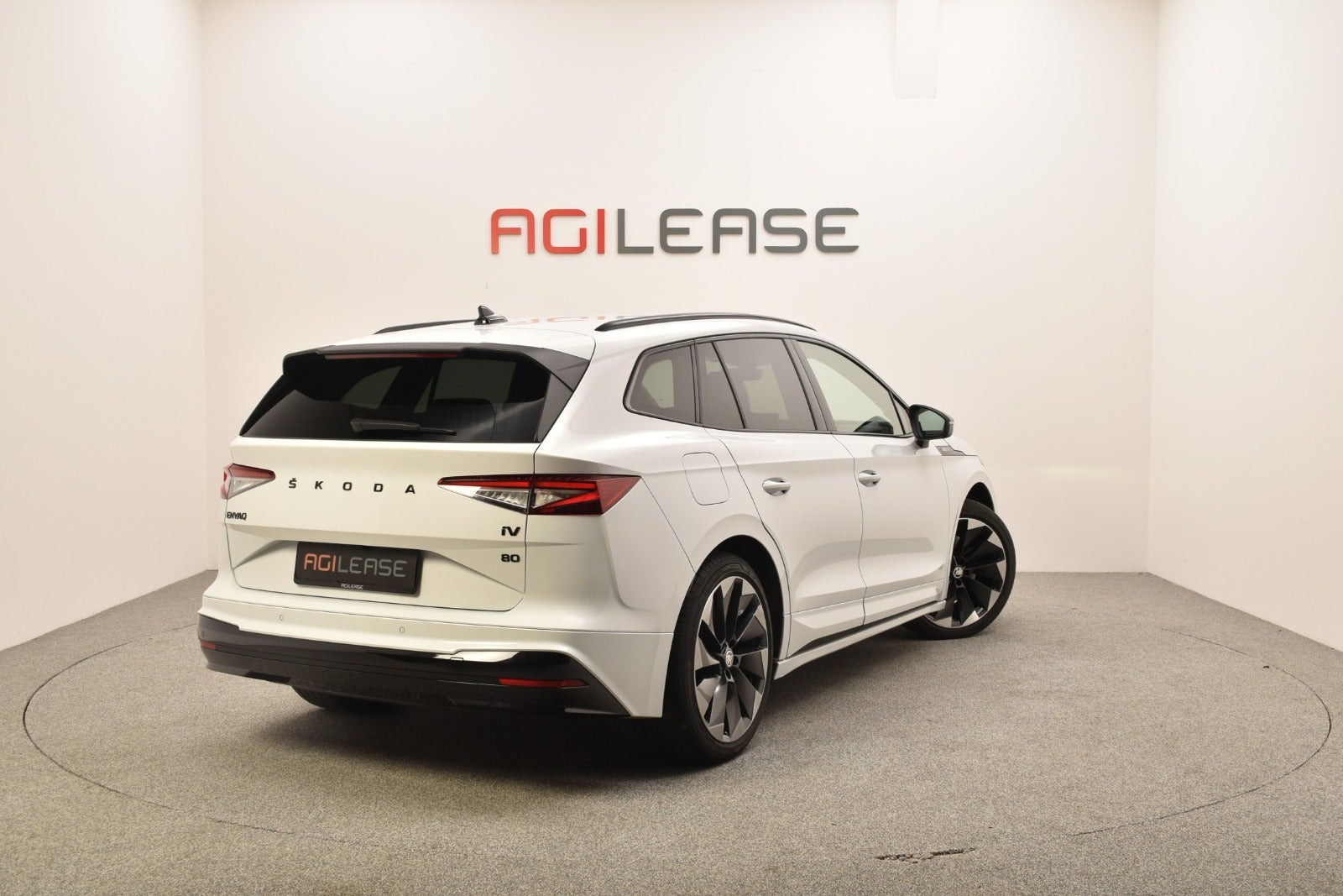 Hvid Skoda Enyaq fra 2021