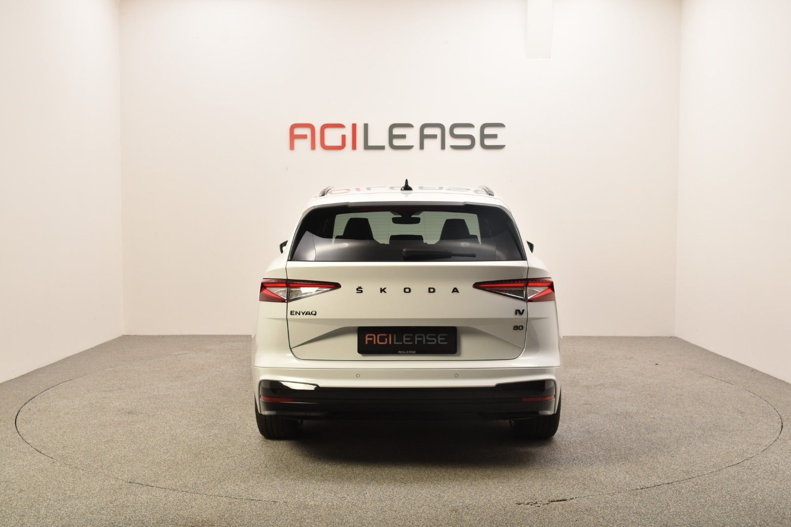 Hvid Skoda Enyaq fra 2021