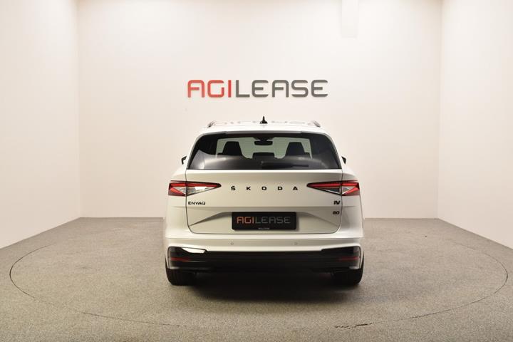 Hvid Skoda Enyaq fra 2021