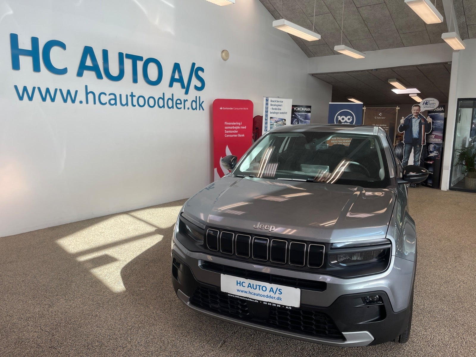 Sølv Jeep Avenger fra 2025