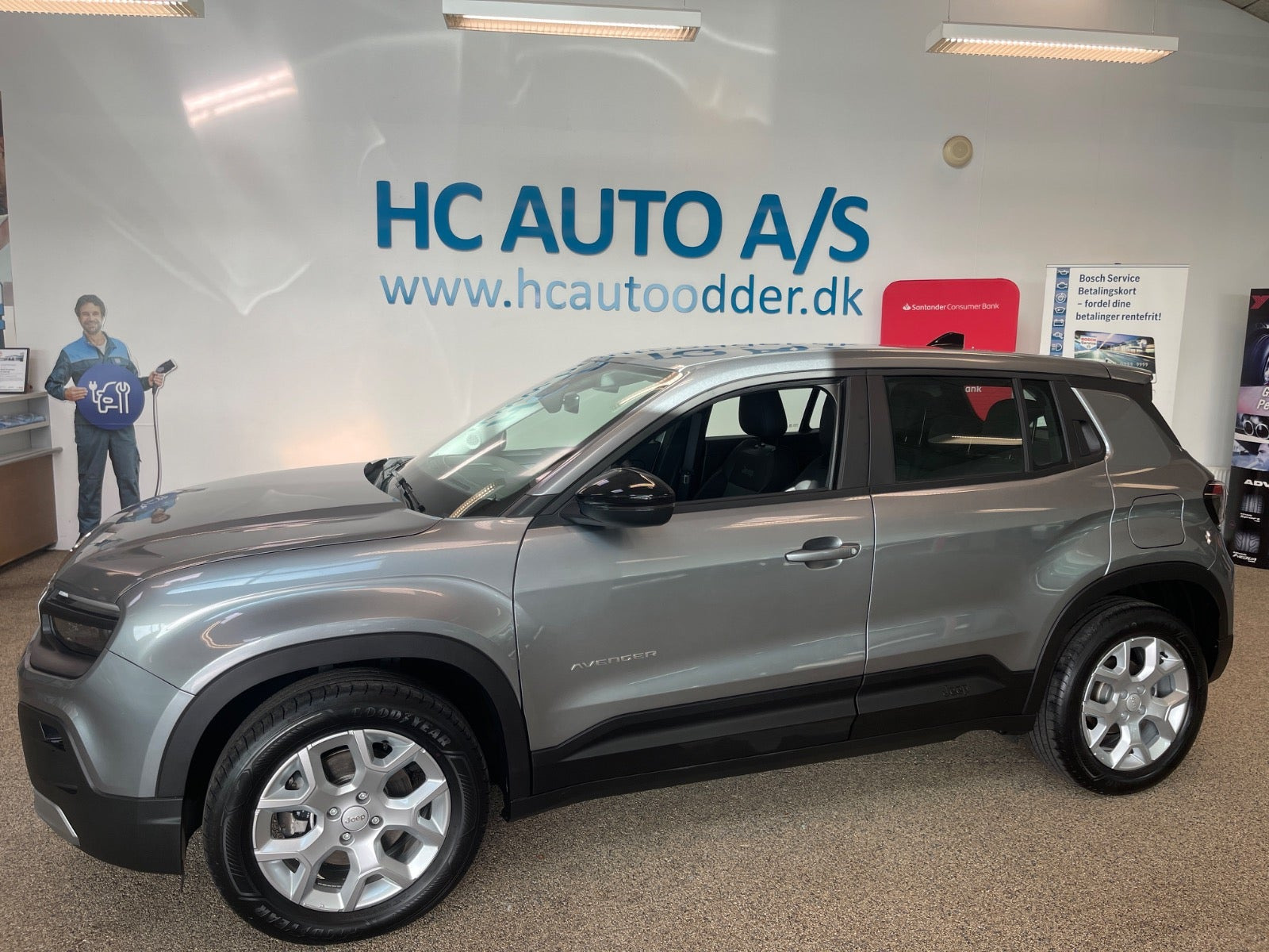 Sølv Jeep Avenger fra 2025