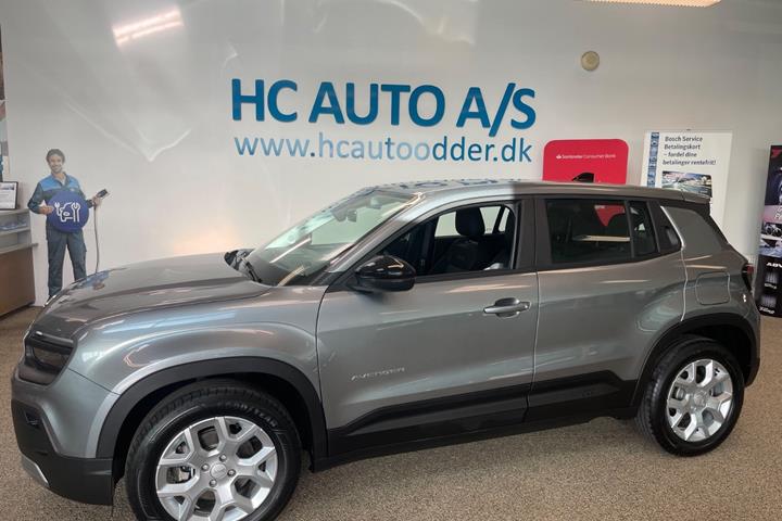 Sølv Jeep Avenger fra 2025