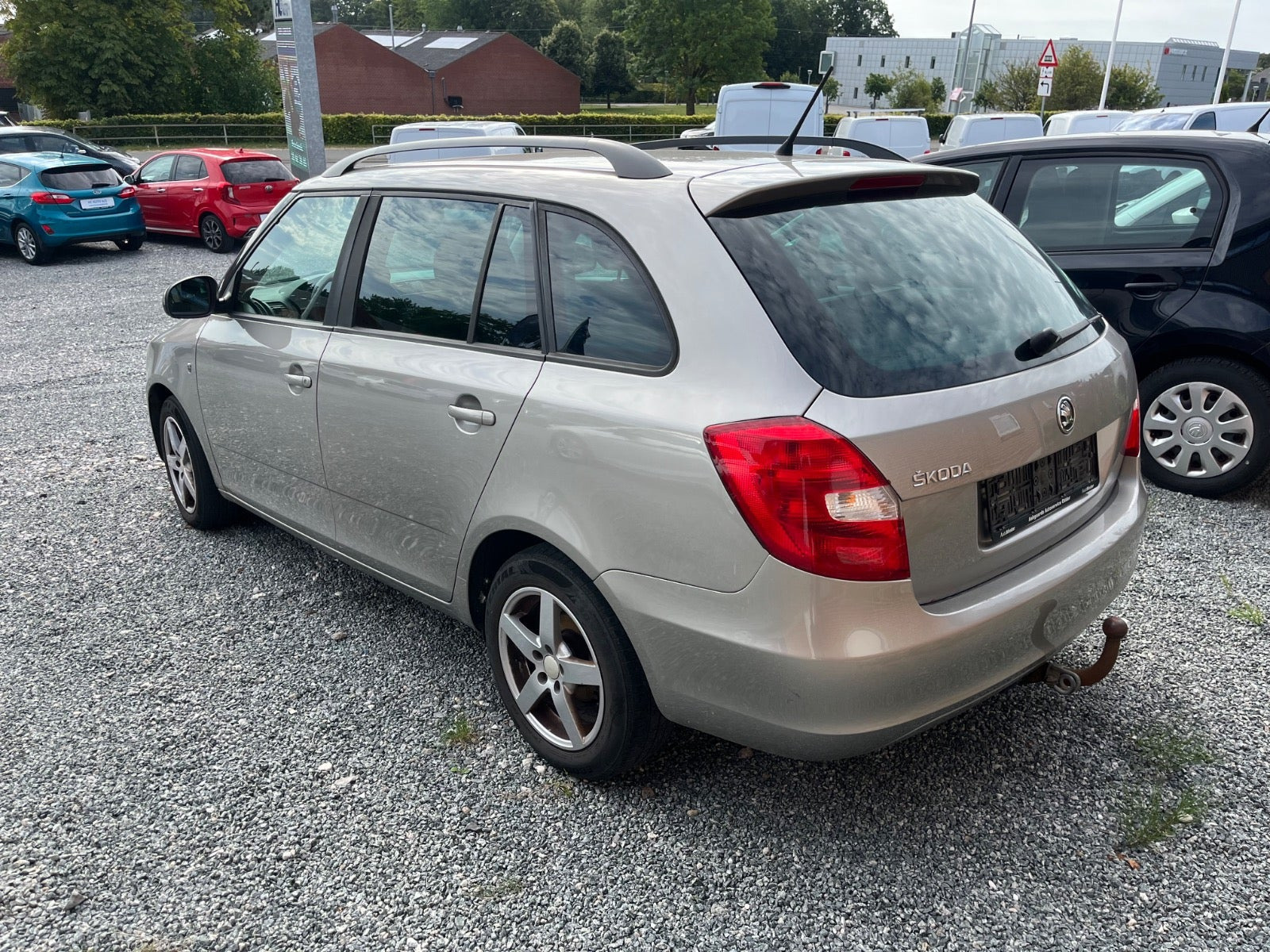 Beige Skoda Fabia fra 2015