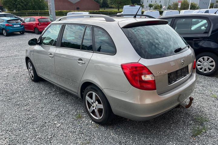 Beige Skoda Fabia fra 2015