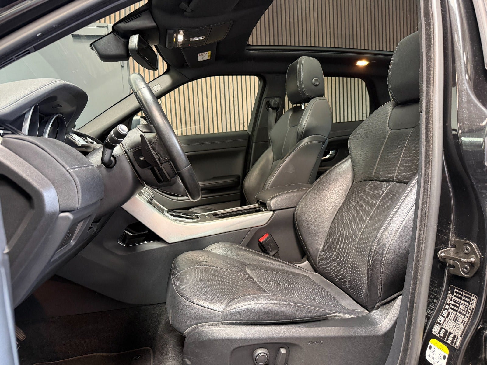 Sort Land Rover Range Rover evoque fra 2018