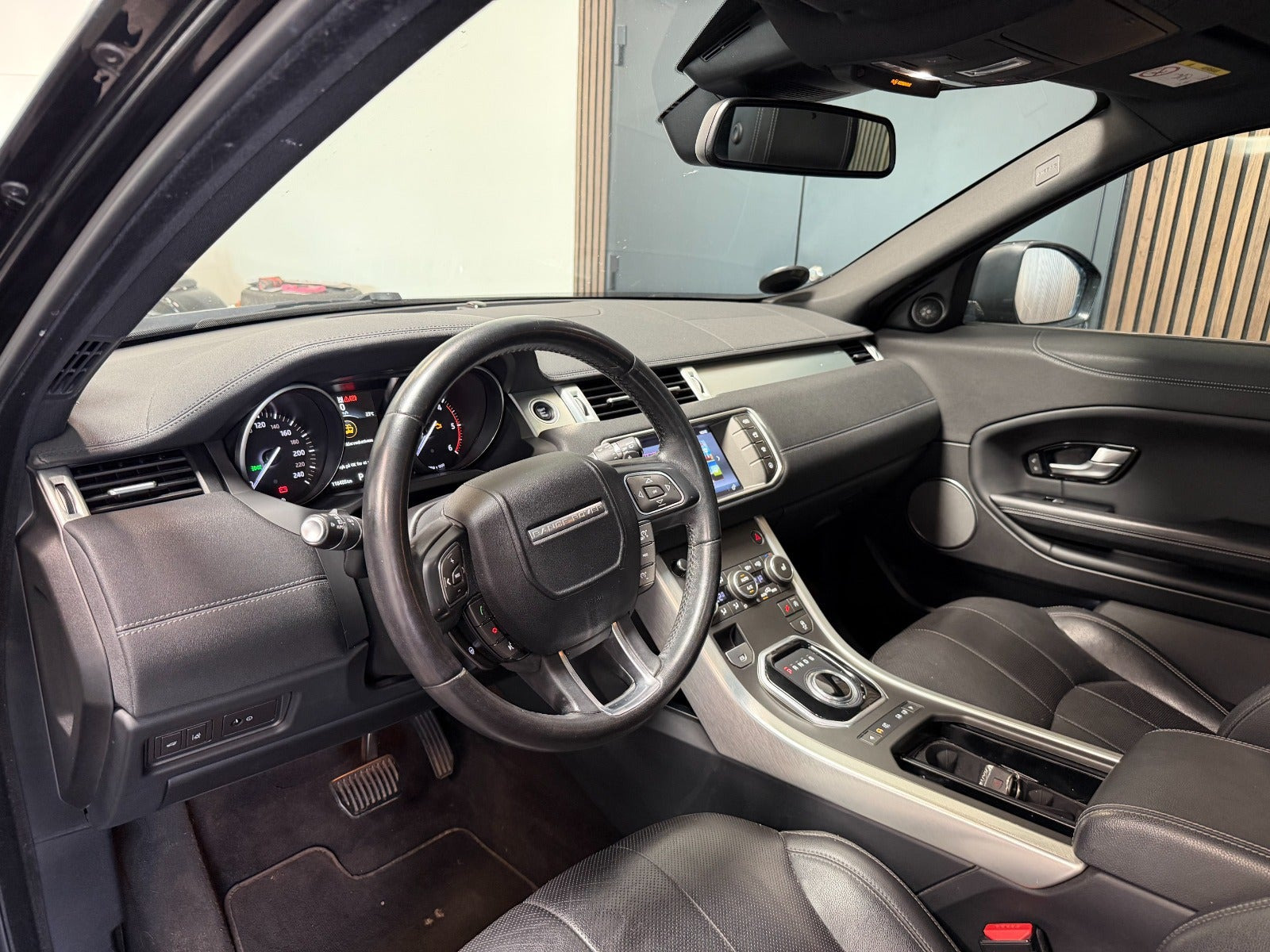 Sort Land Rover Range Rover evoque fra 2018