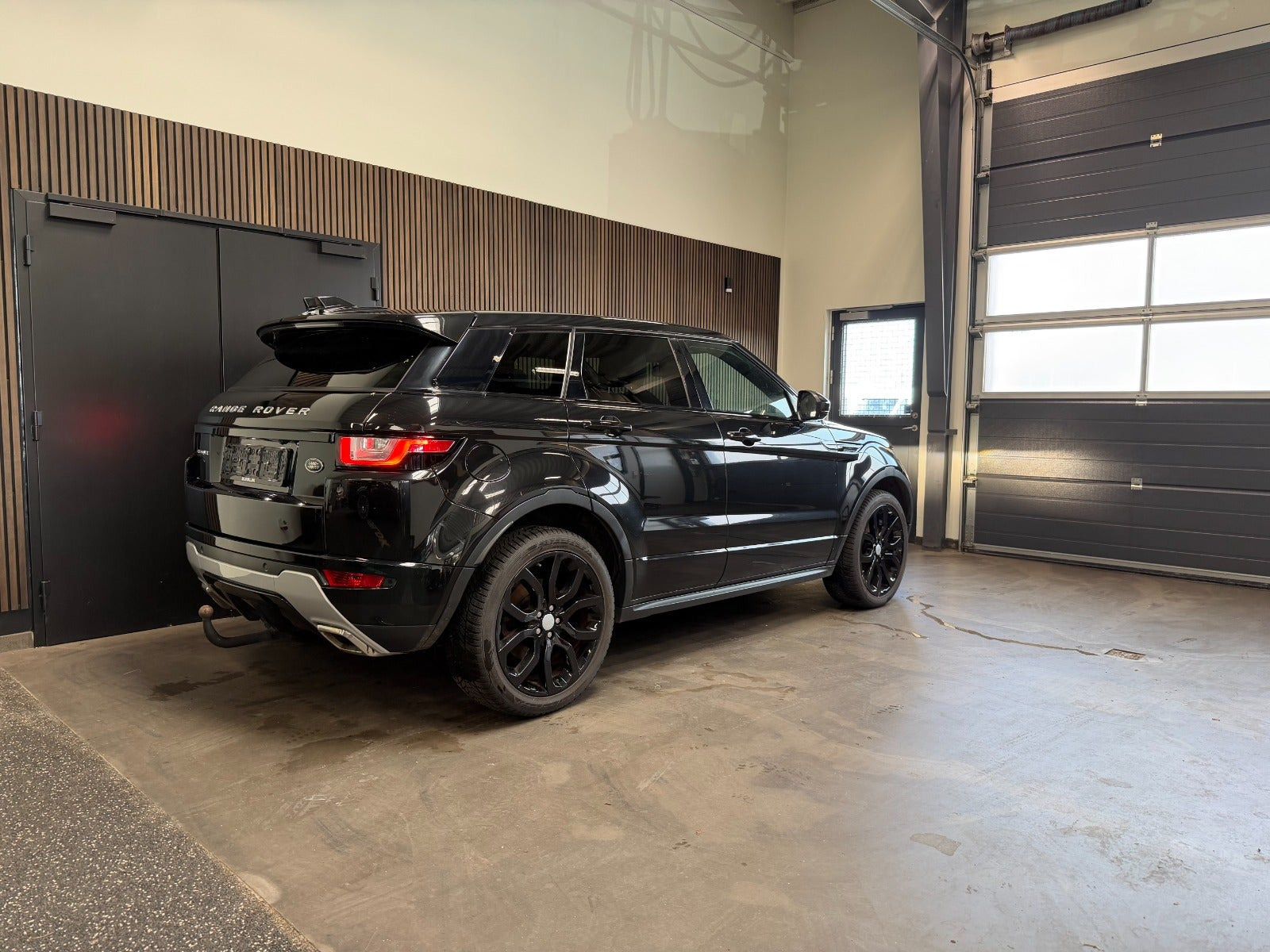 Sort Land Rover Range Rover evoque fra 2018