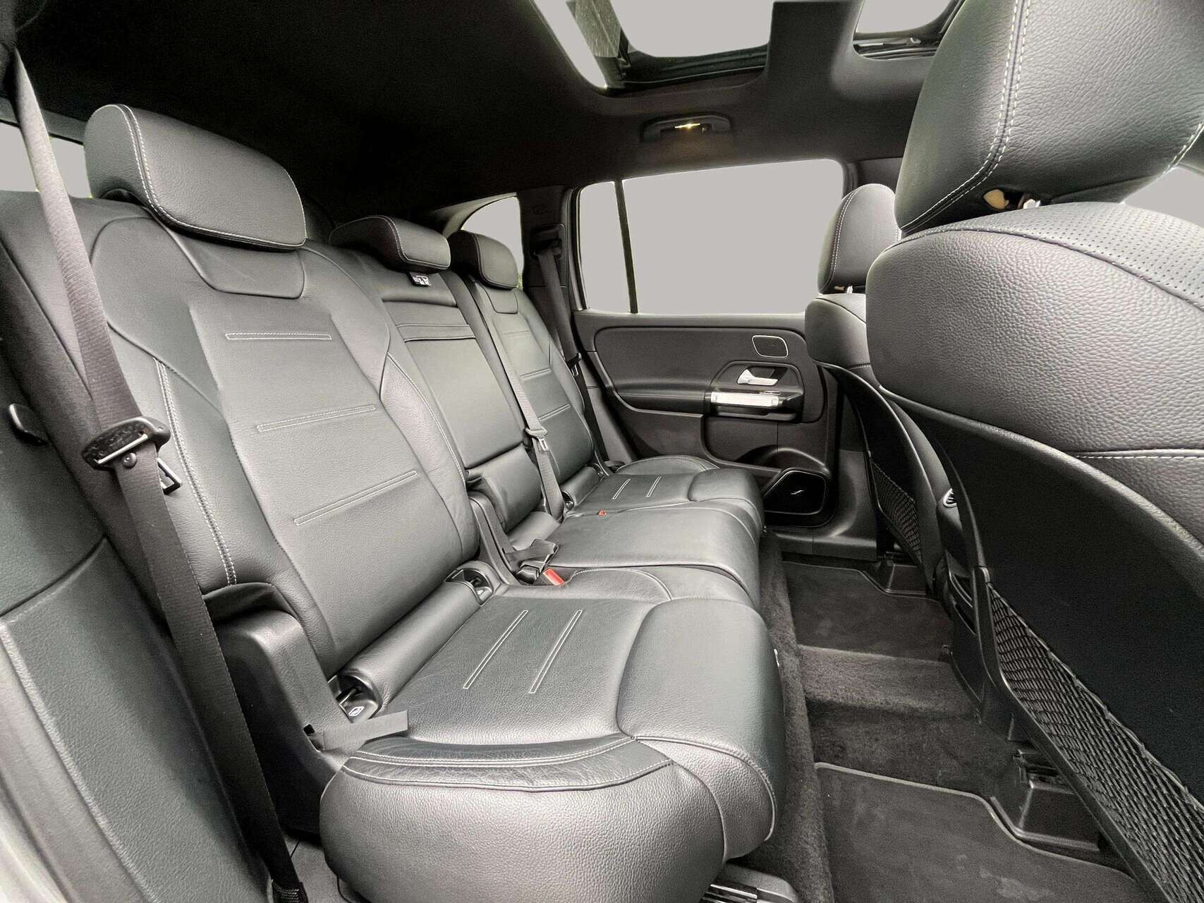 Grå Mercedes GLB35 AMG fra 2020