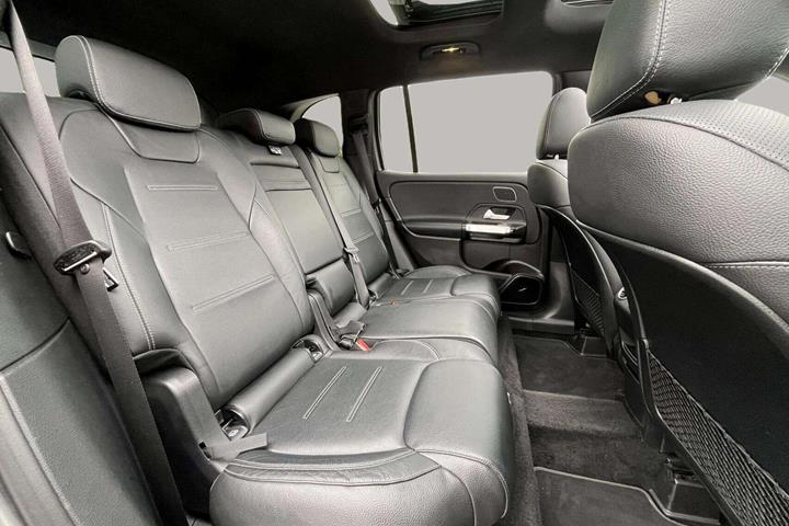 Grå Mercedes GLB35 AMG fra 2020