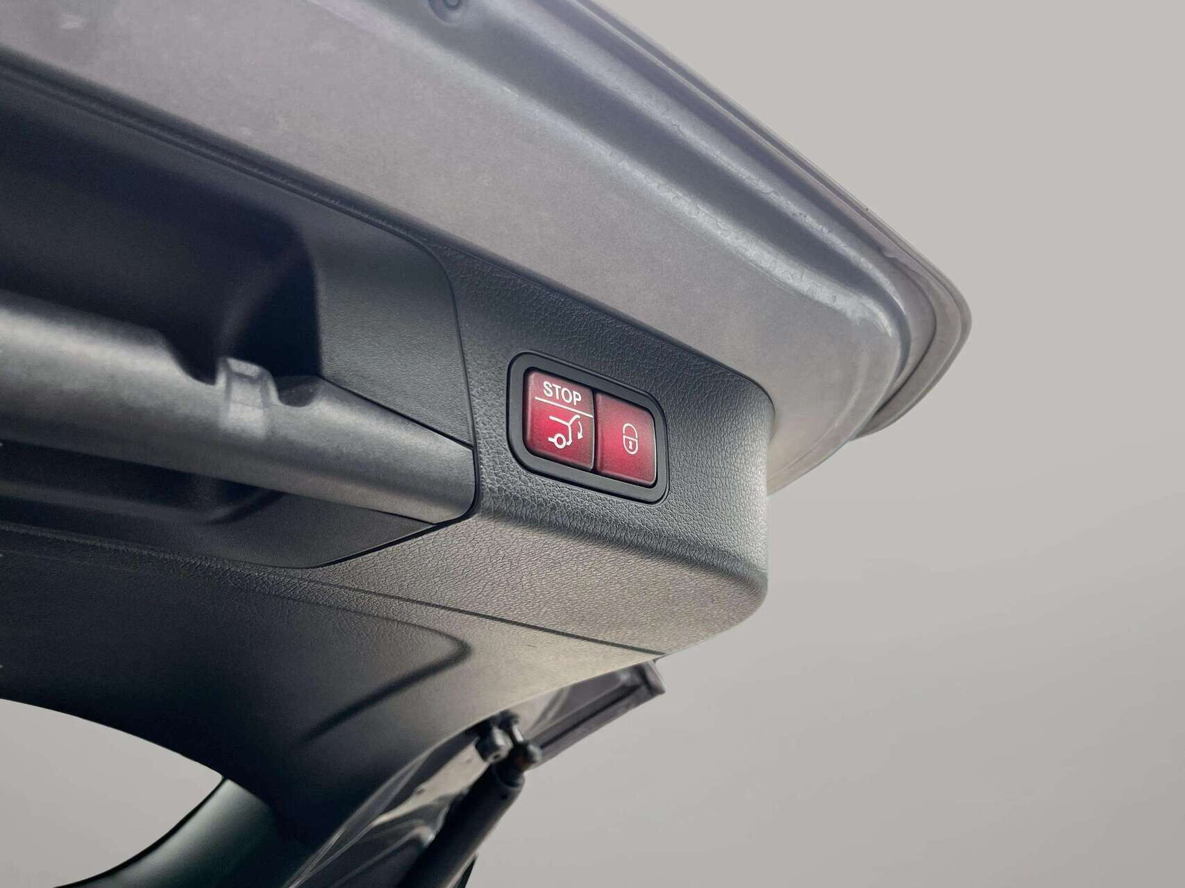 Grå Mercedes GLB35 AMG fra 2020