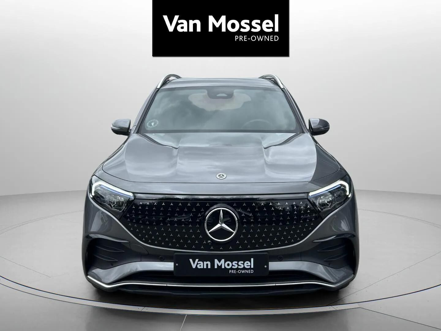 Grå Mercedes EQB 250+ fra 2025